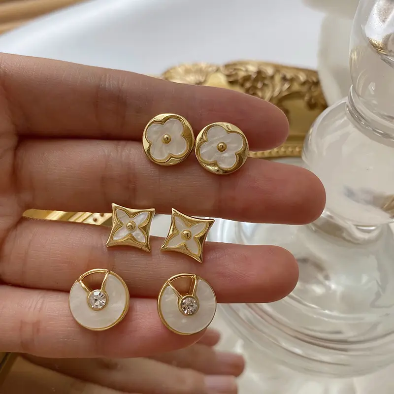 Wannee Hot Selling Fashion Elegant Natural Shell Earring 2024 New Design Gold Plated Stud Earring Wholesale Jewelry Earrings