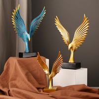 Figurine en résine d'aigle ailé moderne et luxueuse, statue d'aigle abstrait en vol pour la décoration de table de salon