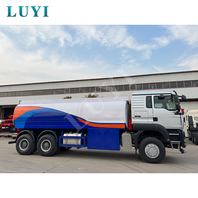 Global Logistics Solutions HOWO Heavy-Duty Fuel Tanker Trucks for High-Efficiency Bulk Chemical Transportation