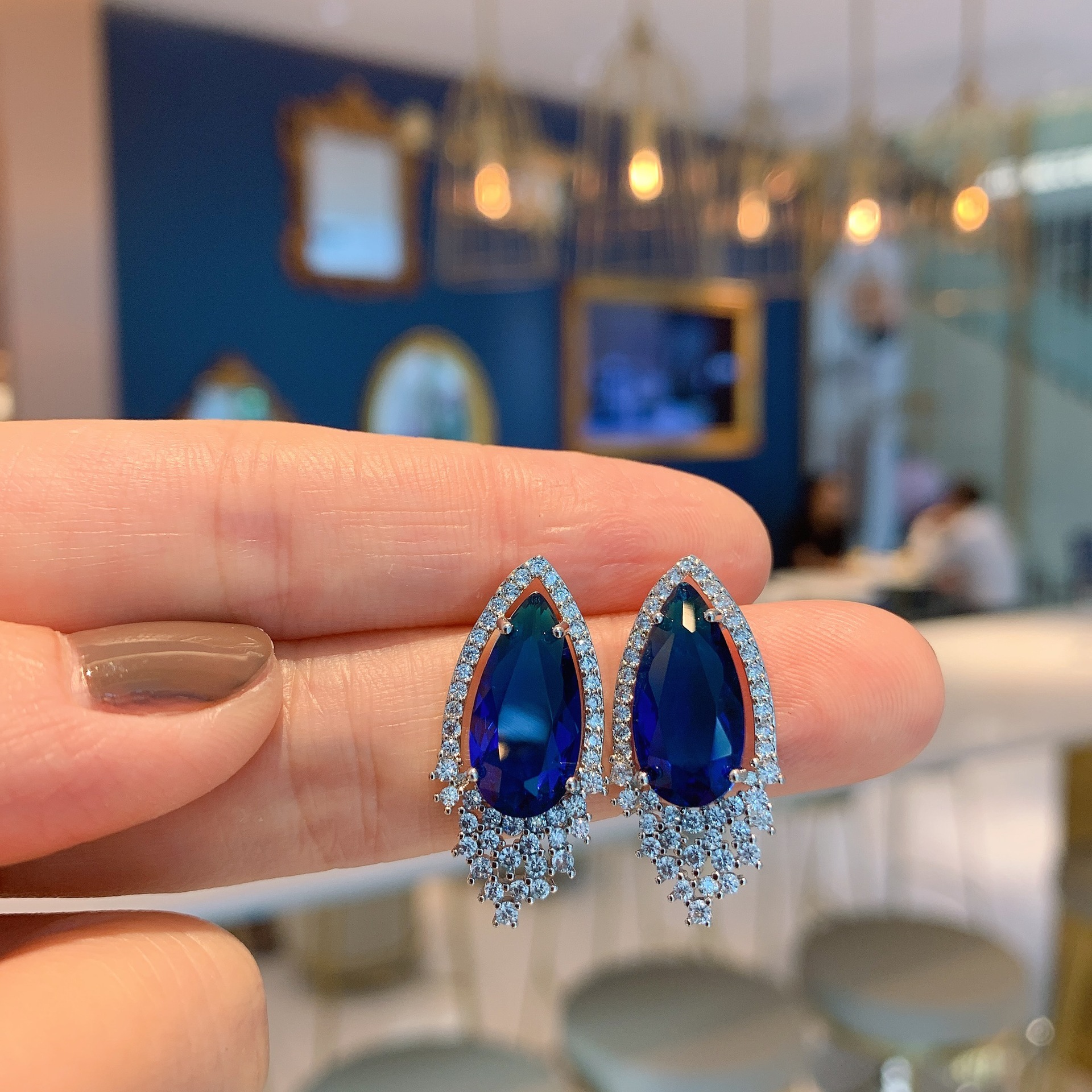 Boucles d'oreilles puces en verre bleu