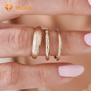 แหวนแต่งงานแบบบาง 2 มม. ทำด้วยมือ ทอง 14K แหวนแบบหลายเส้นซ้อนกันได้ สำหรับผู้ชายและผู้หญิง ของขวัญหมั้นแบบมินิมอล - Product Image 5