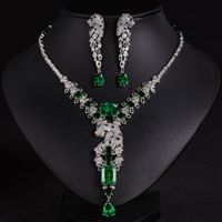En gros, Ensemble d'accessoires collier et boucles d'oreilles en laiton plaqué or, style vintage, pour mariage et fête, avec breloque léopard et micro-incrustation de zircon, design audacieux
