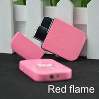 Briquet à gaz coupe-vent rose au design moderne avec logo personnalisé et flamme rouge pour cigarettes - Cadeaux promotionnels pour usage extérieur