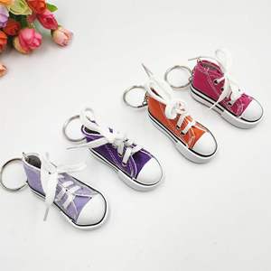 Mini porte-clés baskets en toile de 7,5 cm, pendentif pour sacs et vêtements, petits cadeaux promotionnels - Product Image 4