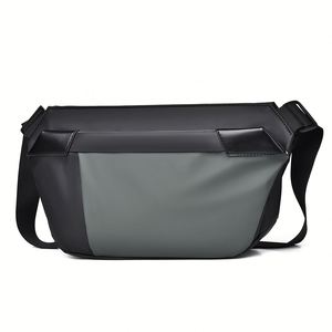 Bolso Bandolera de Nailon Impermeable Estilo Utilitario con Logotipo Personalizado, para Viajes y Actividades al Aire Libre - Product Image 3