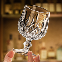En stock, ensemble moderne de tasses à whisky et cognac comprenant des verres à vin, carafes, tasse en cristal à pieds courts, passe au lave-vaisselle et au micro-ondes