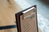 Porte-menu en bois de teck rétro, adapté aux bars, cafés, possibilité de gravure personnalisée et de logo, couleur bois, support de table, panneau de menu, clip
