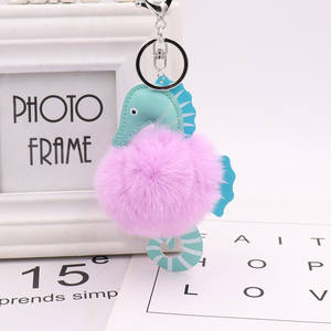 Mignon En Peluche Petit Hippocampe Animal Boule De Poils Porte-clés Pendentif En Cuir PU Animal Marin Boule De Poils Sac Pendentif En Gros - Product Image 5