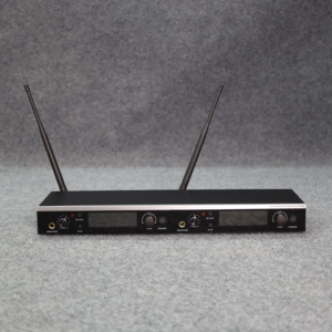 Système de monitoring intra-auriculaire sans fil stéréo UHF 2 canaux compatible avec plusieurs émetteurs pour l'audio de scène - Product Image 2