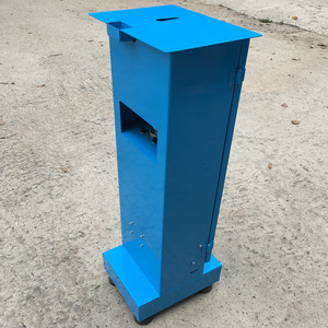 Nouvelle machine de fabrication de chaussures à déclenchement pneumatique pour la pose de lanières et le passage des empeignes de pantoufles - Product Image 2