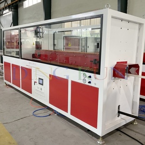 Machine <span class=keywords><strong>de</strong></span> fabrication <span class=keywords><strong>de</strong></span> panneaux muraux en <span class=keywords><strong>PVC</strong></span> WPC à haut rendement, ligne <span class=keywords><strong>de</strong></span> production d'extrusion <span class=keywords><strong>de</strong></span> revêtements muraux en plastique - Product Image 3