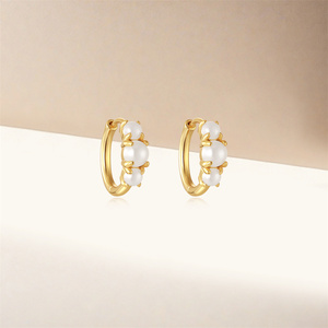 Bijoux en perles fines plaqués or, argent sterling S925, boucles d'oreilles créoles blanches - Product Image 2