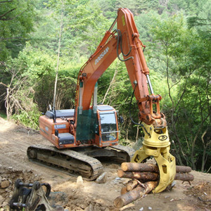 Scie à grappin rotative TDC la plus vendue pour excavatrice forestière - Coupe-bois hydraulique avec cylindre de serrage - Product Image 3
