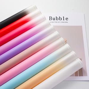 Papier d'emballage pour fleurs en plastique imperméable imprimé à double bordure dégradée, idéal pour les fleuristes (vente en gros) - Product Image 2