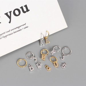 <span class=keywords><strong>Boucles</strong></span> <span class=keywords><strong>d</strong></span>'<span class=keywords><strong>oreilles</strong></span> tendance en <span class=keywords><strong>argent</strong></span> sterling 925, <span class=keywords><strong>boucles</strong></span> <span class=keywords><strong>d</strong></span>'<span class=keywords><strong>oreilles</strong></span> à lettre alphabet (26 lettres) avec petit zircon, plaquées or, pour femmes - Product Image 6
