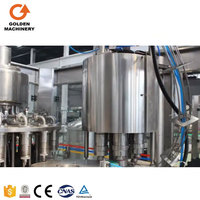 Automatische fabrieksmachine voor het vullen van grote hoeveelheden fruitsap in PET-flessen, 3000-15000 flessen per uur.
