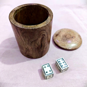 Juego de Tazas de Madera de Acacia de Lujo con Dos Dados de Hueso de Búfalo, Accesorios de Juego de Mesa Redondos de Estilo Antiguo - Product Image 1