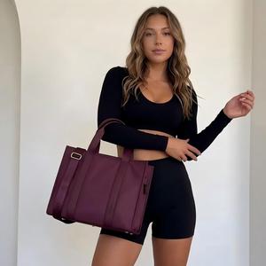 Bolso Tote de Trabajo de Nailon Resistente al Agua, Diseño Moderno y Personalizado, Bolso Tote Grande Estructurado con Cierre de Cremallera para Maestros - Product Image 6