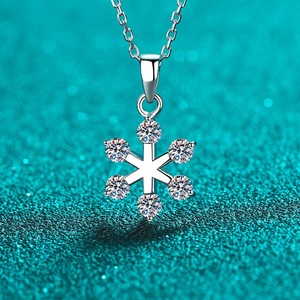 Collier pendentif en diamant motif fleur de neige, or blanc massif 18 carats, diamant de laboratoire VVS1 D Clarity, bijoux fins - Product Image 3