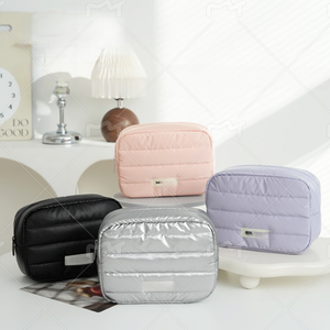 Bolsa de maquillaje pequeña para viaje, bolsa de aseo para bolso, bolsa acolchada pequeña para cosméticos, linda bolsa de maquillaje para mujer, se mete fácilmente en el bolsillo. - Product Image 4