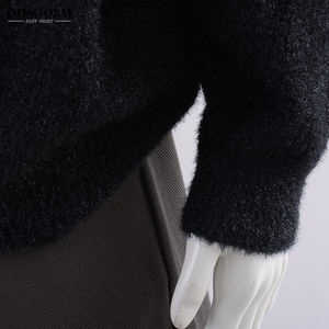 เสื้อสเวตเตอร์ขนฟูพิมพ์โลโก้ตามสั่งสำหรับผู้ชาย แขนยาว มีฮู้ด ผ้าถักนิตติ้งเนื้อนุ่ม น้ำหนักผ้า 380 กรัม ผลิตด้วยเครื่องจักร เหมาะสำหรับฤดูหนาว - Product Image 6