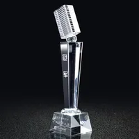Özel boş fantezi kristal kupası müzik ses kupası mikrofon kazınmış şeffaf düzensiz cam ödül kupa iş plaklar