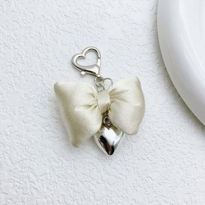 Llavero Y2K con Lazo y Corazón, Anillo Metálico Plateado para Bolsa - Product Image 2