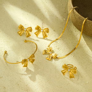 NIMAI Ensemble de Bijoux de Mode 4 Pièces Nœud Papillon pour Femme, en Acier Inoxydable, avec Papillon, Perle et Lame de Chaîne, Collier, Boucles d'Oreilles, Bracelet et Bagues - Product Image 3
