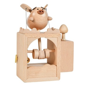 Caja de música de cerdo volador eléctrica de <span class=keywords><strong>madera</strong></span> más nueva, adorno de regalo creativo, caja de música de <span class=keywords><strong>madera</strong></span> de cerdo volador, artesanías - Product Image 5