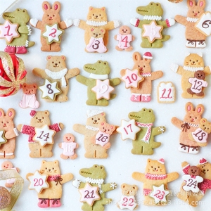 Juego <span class=keywords><strong>completo</strong></span> <span class=keywords><strong>de</strong></span> cortadores <span class=keywords><strong>de</strong></span> galletas <span class=keywords><strong>de</strong></span> dibujos animados con extrusor <span class=keywords><strong>de</strong></span> masa para hacer galletas <span class=keywords><strong>de</strong></span> forma fácil y sin ensuciar. - Product Image 3
