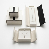 Boîte à bijoux en carton nacré à deux portes, pour bracelet, collier, pendentif, bague, avec insert en velours, logo personnalisé