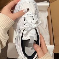 Sepatu Dad Shoes Gaya Zhao Lusi Wanita Koleksi Baru Musim Panas 2026 Warna Solid Tali Sepatu Sol Tebal Penambah Tinggi Ultra-Lembut