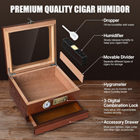 Humidor de bureau en bois de cèdre avec couvercle en verre, hygromètre frontal, humidificateur et tiroirs de rangement pour cigares. forêt