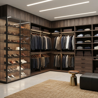 Dressing moderne de luxe sur mesure avec placard à chaussures en verre trempé effet bois, éclairage LED et rangement multi-zones pour chambre à coucher