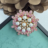 Bros Bunga Mutiara Vintage, Pin Kerah Bunga Berhiaskan Rhinestone Multi Warna, Lencana Bunga Logam Elegan untuk Mantel Gaun Syal Natal.