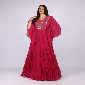 Collection de vêtements de créateurs modernes, robe longue à col en V pour femmes, plissée avec travail de miroir, conçue pour les passionnées de mode - Product Image 1
