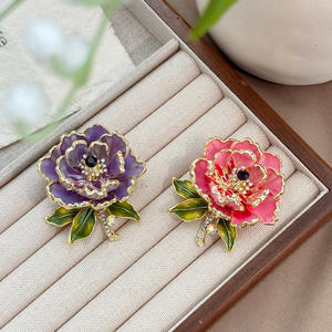Broche de Aleación de Alta Calidad para Mujer, con Flores de Cristal y Diamantes de Imitación, Chapado en Oro, Estilo Coreano de Lujo, Joyería para el Cuello - Product Image 2