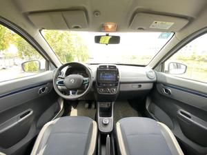 Renault K-ZE <span class=keywords><strong>E</strong></span> Intelligence Version 2019 Usata, 5 Porte, 4 Posti, SUV Elettrico Urbano, Bianco su Nero - Product Image 4