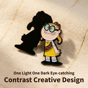 Venta al por mayor de bonitos pines de esmalte, broches de metal personalizados con impresión, pines de solapa de dibujos animados de animales y películas, insignias decorativas para mochilas - Product Image 3