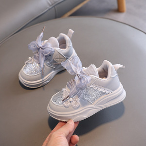 Sneakers alla moda da ragazza 2025 nuove <span class=keywords><strong>scarpe</strong></span> sportive da corsa per bambini con fiocco di paillettes alla moda alla moda Casual da principessa - Product Image 3