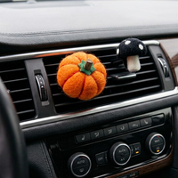 Clip diffuseur de parfum pour voiture en feutre de laine, motif citrouille mignon, personnalisé pour Halloween et l'automne, pour huiles essentielles d'aromathérapie, à clipser sur grille d'aération, en gros