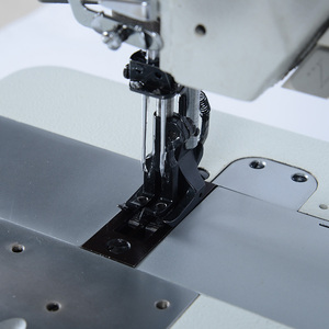 Machine à coudre industrielle XC-4420 point noué neuf avec <span class=keywords><strong>couture</strong></span> à double aiguille de rembourrage à triple alimentation - Product Image 2