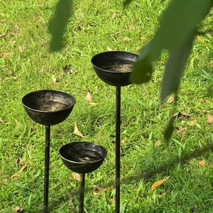 Recogedor de Agua de Lluvia Decorativo para Jardín, Adorno de Hierro de Tres Piezas para Exteriores, Estilo Vintage con Acabado Natural, Decoración para Patio y Jardín - Product Image 3
