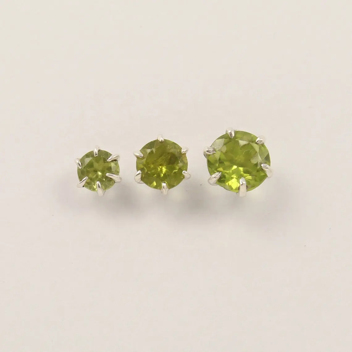 925 Sterling Silver attraente verde naturale peridoto forma rotonda orecchini Semi preziosi gioielli fornitore a prezzo all'ingrosso