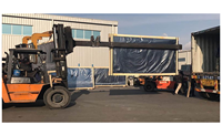 Grue à bras articulé pour chariot élévateur, extension de flèche de 2 500 $ pour le chargement et le déchargement de caisses de verre / lots de dalles de pierre dans un conteneur