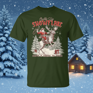 T-shirt de Noël Rodeo avec motif flocon de neige et Père Noël qui arrive en ville - Product Image 3