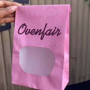 Sac en papier kraft rose à fond plat et soufflet, avec logo personnalisé, fermeture à lien, pour café en grains, biscuits, desserts et thé - Product Image 3