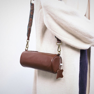 Mini bolso cilíndrico de hombro, capa superior de cuero de vaca, correa ancha, cierre de cremallera, estilo vintage, uso diario, verano 2024 - Product Image 3