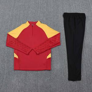 طقم قميص كرة قدم رجالي مخصص مع سترة رياضية مطبوعة بتقنية النقل الحراري بسحاب ربعي عالي الجودة بأكمام طويلة 100% بوليستر قابل للتنفس - Product Image 5