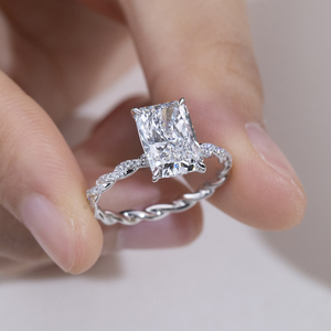 Bague de fiançailles Messi Jewelry MSR-2099 en or 18 carats avec diamant de laboratoire taille radiant - Product Image 2